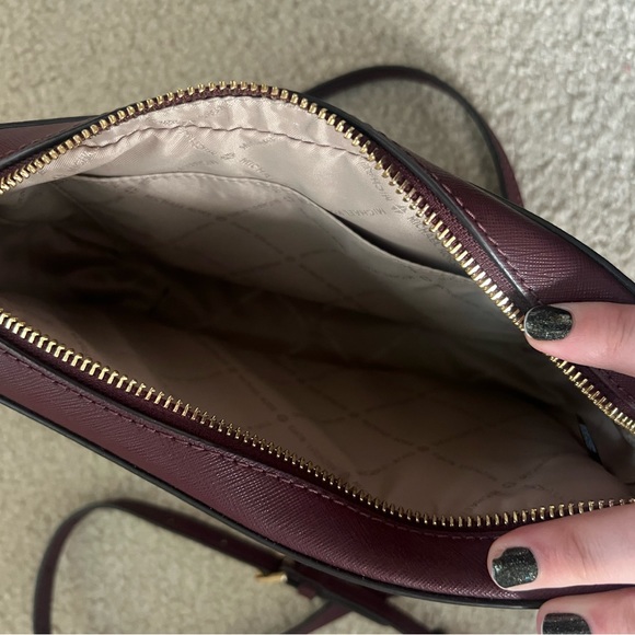 Jet Set Large Saffiano Leather Crossbody Bag Merlot 2 double snap wallets - Picture 3 of 6